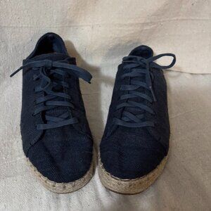 Great Condition Dark Blue Toms- So Cute! Size 8M